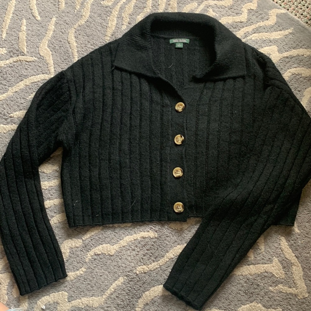 Cropped Black collared cardigan